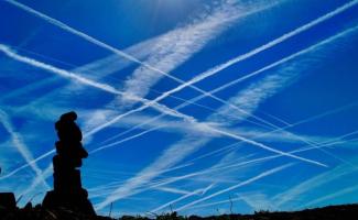 https://gridspinoza.net/sites/default/files/styles/325_200/public/2016-11/pp-y-psoe-se-alian-contra-la-imaginaria-conspiracion-de-los-chemtrails.jpg?itok=JG0uym__